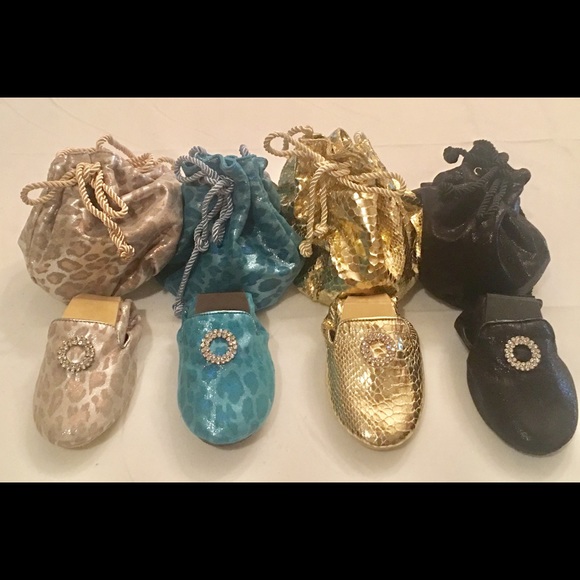 MAKE ME AN OFFER!! NWOT. JOAN BOYCE TRAVEL FLATS! - Picture 2 of 6